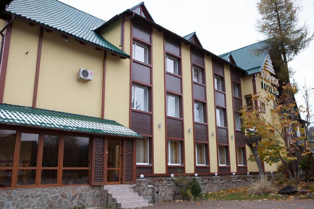 Ялинка Готель Vyshkiv Exterior photo